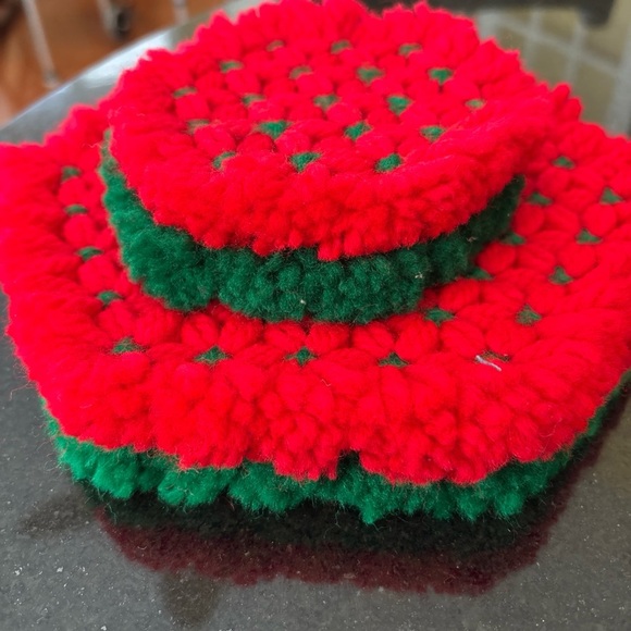 Handmade Vintage Red and Green Hexagon Crochet Trivet Coaster set of 4 Like New - Picture 1 of 8